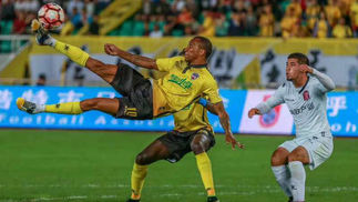 Há 7 anos na China, ex-Fluminense é ídolo e não pensa só em ganhar em dinheiro lá: 'Quero ficar até encerrar a carreira' Atacante Dori está há sete anos no futebol chinês