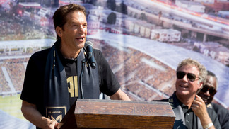 Ele ganhou Grammy, concorreu ao Oscar, fez dos Warriors melhor time da NBA e agora quer ter sucesso no futebol Peter Guber quer ter sucesso agora no futebol