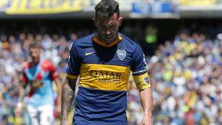 Tevez, Riquelme, vexame, freguês do River e agora vaga em Mundial por 'convite': o ano que o Boca foi pequeno