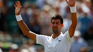 Djokovic atropela fã declarado e está na terceira rodada em Wimbledon Novak Djokovic comemora a vitória sobre Pavlasek na segunda rodada em Wimbledon