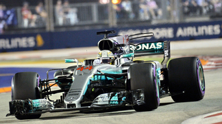Hamilton vê safety car como possibilidade para "pista ruim para ultrapassar" Lewis Hamilton