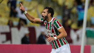 Torcida do Fluminense provoca Fred e vibra com gols de Dourado e vitória contra o Atlético-MG Dourado marcou os dois gols do Flu contra o Atlético-MG