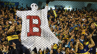 Jornal mostra que Boca já jogou segunda divisão e subiu com ajuda do River Torcedores do Boca provocam o River com o 'Fantasma da B', em alusão ao rebaixamento do rival