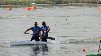 Isaquias e Erlon encerram Mundial de canoagem com 4º lugar Isaquias Queiroz e Erlon Souza ficaram com um quarto lugar neste domingo