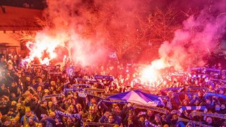 Depois de "emprestar" Solskjaer ao Manchester United, Molde conquista quarto título norueguês Torcida festeja o título norueguês nas ruas de Molde