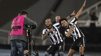 Com festa ao ritmo de Sidney Magal, Botafogo resolve em 5min, elimina mais um campeão e vai às 4ªs Botafogo venceu o Nacional-URU novamente nesta quinta-feira