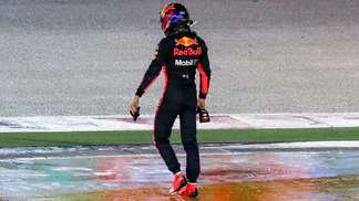 Verstappen revela que Vettel não se desculpou por acidente de Cingapura: 'O que está feito, está feito' Max Verstappen após o abandono no GP de Cingapura por acidente na largada