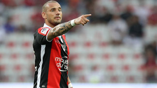 Na estreia de Sneijder e volta de Balotelli, Nice bate Guingamp e vence a 1ª no Francês Sneijder foi titular na vitória diante do Guingamp
