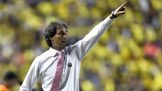 Técnico do Barcelona reclama de pênalti 'claro' do Palmeiras e promete 'buscar o jogo' na volta Guillermo Almada, técnico do Barcelona, durante jogo contra o Palmeiras