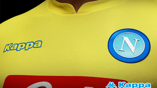 Napoli aposta em superstição e volta a ter camisa amarela, considerada 'da sorte'