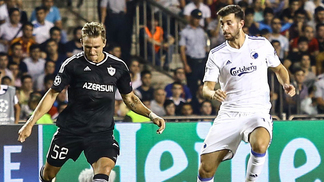 Sporting empata em casa, CSKA e Apoel vencem; confira o primeiro dia de playoffs da Champions Jogadores de Qarabag e Copenhaguen disputam bola na partida desta terça