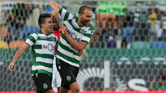 Sporting fica no 0 a 0 em casa pela abertura da Copa da Liga Portuguesa Bas Dost (à dir.) deixou sua marca na vitória do Sporting
