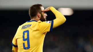 Higuaín: 'Procurei o presidente do Napoli após fazer o gol, mas acho que ele se escondeu' Higuaín disse que marcou o gol e ficou procurando presidente do Napoli