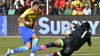 Brasil bombardeia Bolívia na altitude, mas para em goleiro milagreiro e não pode mais ter melhor campanha da história Neymar e companhia tentaram de vários jeitos, mas não conseguiram vencer o goleiro Lampi