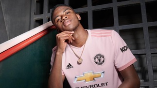 Manchester United homenageia jornal em nova camisa 2 cor-de-rosa Manchester United Nova Camisa 2 Adidas 280818