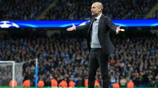 Uefa 'libera' torcedores do City para vaiar hino da Champions, mas Guardiola não vai gostar Pep Guardiola desaprova vaias da torcida do Manchester City ao hino da Uefa Champions League