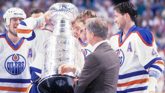 Como uma das maiores franquias da história ruiu e se reconstruiu entre (muitos) erros e acertos O Edmonton Oilers é dono de cinco Stanley Cups, a última foi conquistada em 1989-90