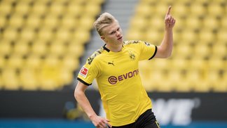 Lucrar R$ 1,34 bilhão ou provar que é gigante que busca títulos: o dilema que Dortmund terá com Haaland e Sancho Haaland comemora seu gol pelo Borussia Dortmund sobre o Schalke 04