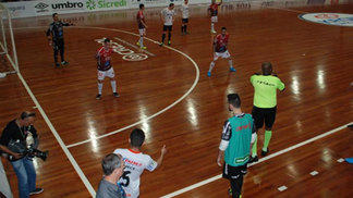 Carlos Barbosa é derrotado e desperdiça chance de liderar a LNF Atlântico venceu e subiu cinco posições na tabela da Liga Nacional de Futsal