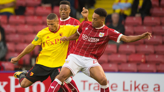 Com Richarlison, Watford é eliminado em casa para time da 2ª divisão; Leicester avança Richarlison não conseguiu evitar a queda precoce do Watford na Copa da Liga Inglesa