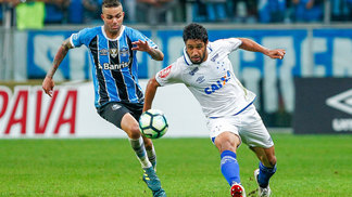 Por que, pela história da Copa do Brasil, Cruzeiro x Grêmio é a semifinal mais importante da história Luan e Léo disputam bola durante a primeira semifinal da Copa do Brasil entre Grêmio e Cruzeiro