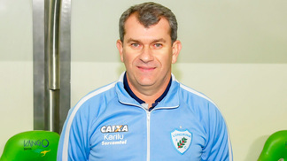 Seis anos depois, técnico há mais tempo em um time no Brasil deixa o Londrina, veja quem pode entrar no seu lugar Tencati já está no comando do Londrina há seis anos e meio