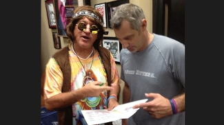 Goiás passa sufoco, mas faz 3 a 0 no fim e despacha zebra Independente Joe Maddon vestido de hippie