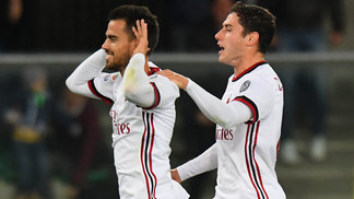 Com espanhol inspirado, Milan goleia Chievo for a e volta a vencer após 4 jogos de jejum Suso participou de todos os gols da vitória do Milan