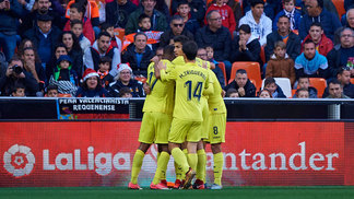 Villareal vence e acaba com invencibilidade do Valencia em casa Jogadores do Villarreal comemoram triunfo neste sábado