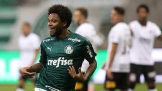 Palmeiras fez um favor ao futebol batendo Corinthians; agora, precisa um para si próprio Luiz Adriano comemora gol marcado pelo Palmeiras diante do Corinthians