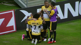 Criciúma vence o lanterna Náutico e encosta no G4 da Série B Criciúma venceu e afundou ainda mais o Náutico