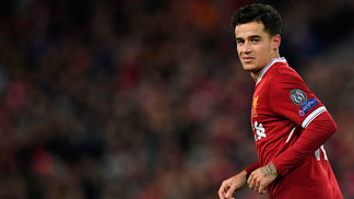 Com Coutinho endiabrado, Liverpool alcança novo recorde na Champions League Coutinho comemora um dos três gols que fez no Spartak