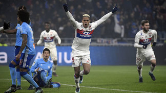Com 'frangaço', Lyon vence confronto direto e derruba invencibilidade de 3 meses do Marselha Mariano Díaz comemora após deixar sua marca na vitória do Lyon sobre o Olympique de Marselha