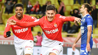 Monaco sai atrás, mas consegue virada e mantém caça ao PSG Monaco venceu o Troyes na Ligue 1