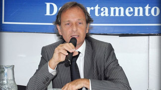Advogado suspeito de receber propina em escândalo da Fifa se suicida na Argentina Advogado argentino Jorge Delhon se suicidou após acusação de ter recebido propina