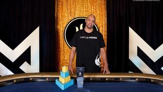 O retorno de Phil Ivey faz muito bem para o poker mundial Phil Ivey após a vitória na Super High Roller Series