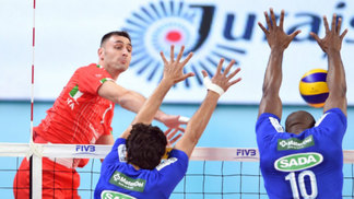 Cruzeiro peca no saque e estreia com derrota no Mundial de Clubes Cruzeiro perdeu para o time italiano por 3 sets a 0