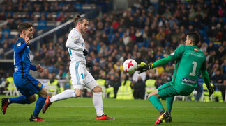 Real avança na Copa do Rei, mas dá vexame no Bernabéu contra time de 3ª divisão Bale em ação na partida desta terça-feira