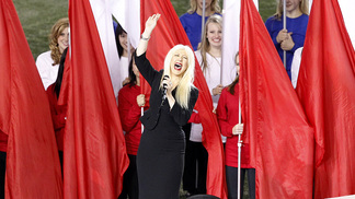 Vanusa? Neste 4 de julho, lembramos as piores interpretações do hino dos Estados Unidos Christina Aguilera em sua performance no Super Bowl XLV