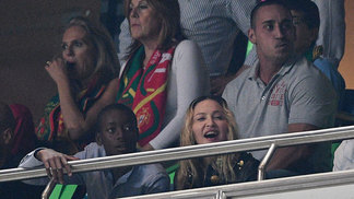 Por que Madonna estava no Estádio da Luz torcendo pela classificação de Portugal? Madonna foi acompanhar Portugal 2 x 0 Suíça