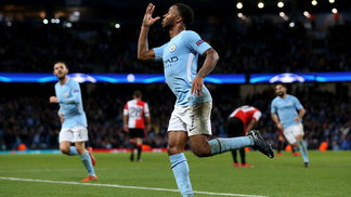 Sterling marca no fim, City bate Feyenoord e garante liderança; Napoli vence e segue com chances Sterling fez o gol da vitória do Manchester City sobre o Feyenoord
