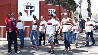 Torcida detalha reunião e revela liderança de Lugano e Hernanes Torcida Independente no CT da Barra Funda