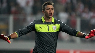 Muslera fica fora da lista do Uruguai para amistosos contra Polônia e Áustria Muslera desfalcará o Uruguai na repescagem contra a Jordânia por vaga na Copa-2014