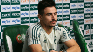 Pronto para voltar, Willian projeta aproximação do topo da tabela Willian foi firme no discurso nesta segunda-feira