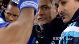Neilton estreia em 2016, marca aos 45 do 2º tempo, e Botafogo segue 100% no Carioca Mourinho se irrita e xinga câmera que estava filmando preleção do Chelsea
