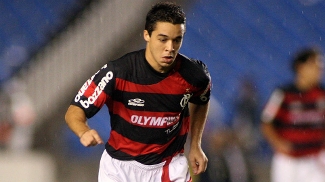 Ex-Sub Zero do Flamengo já deu voadora em treino e teve estreia de Messi, mas não na bola Revelado pelo Flamengo, Lenon vai jogar pelo Duque de Caxias