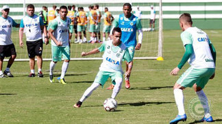 Com Serra Dourada vazio, Goiás e CRB duelam pela Série B Jogadores do Goiás durante treino