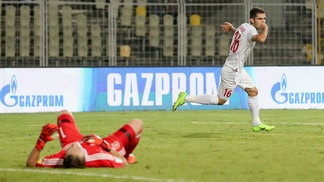 Dupla carioca decide, Brasil vence Coreia do Norte e avança no Mundial sub-17; Alemanha é humilhada pelo Irã Namdari comemora seu gol pelo Irã contra a Alemanha no Mundial sub-17