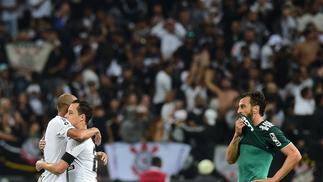 Análise do Dérbi: formas de controlar, o talento potencializado e desempenho na Arena Corinthians Roger, Rodriguinho e Edu Dracena durante Corinthians x Palmeiras, pelo Campeonato Brasileiro, na Arena Itaquera