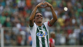 Um ano depois, zagueiro que se salvou de tragédia com a Chape frustra Inter e dá título da Série B ao América-MG Rafael Lima festeja acesso do América-MG com título da Série B, neste sábado